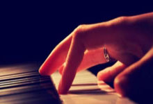 澳大利亚队进入“大莲花”踩场，备战对阵中国队的比赛.